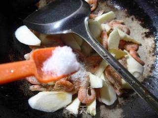 Stir-fried Shrimp with Zizania Root recipe