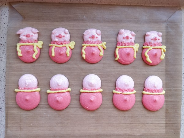 Piggy Lucky Bag Macaron recipe