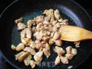 Stir-fried Chicken with Spicy Dried Fungus recipe