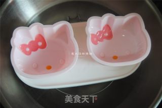 Hello Kitty Horseshoe Cake recipe