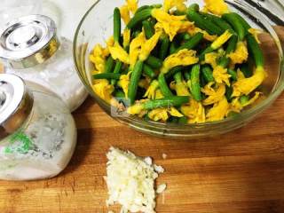 Stir-fried Top Flower Cucumber with Garlic recipe