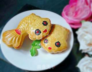 Goldfish Bean Paste Mooncake recipe