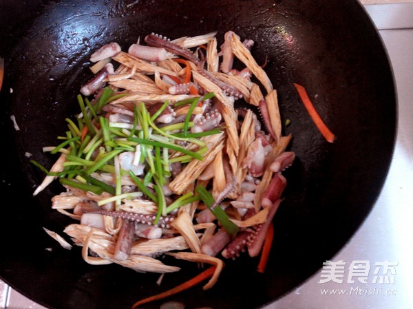 Fried Squid Head with Yuba recipe