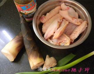 Braised Chicken Wings with Spring Bamboo Shoots in Oil recipe