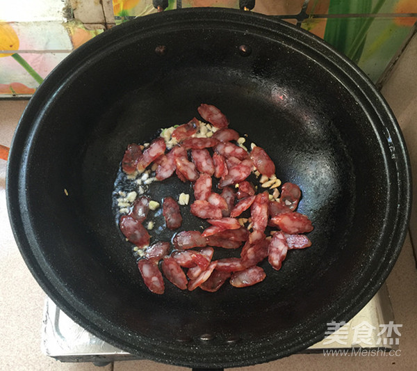 Cantonese Sausage Stir-fried Rice Noodles recipe