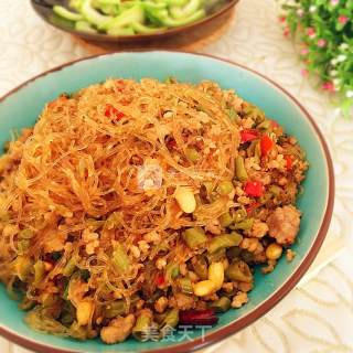 Stir-fried Capers with Minced Pork Vermicelli recipe