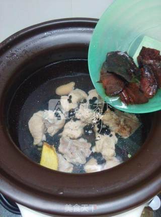 Ho Shou Wu Black Bean Pork Tail in Pot recipe