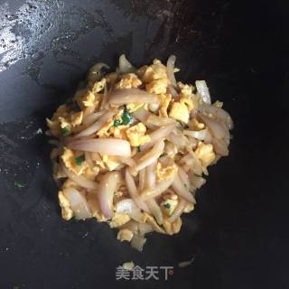 Scrambled Eggs with Onions recipe