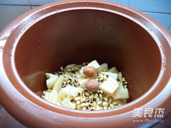 Lotus Root Pork Ribs Soup recipe