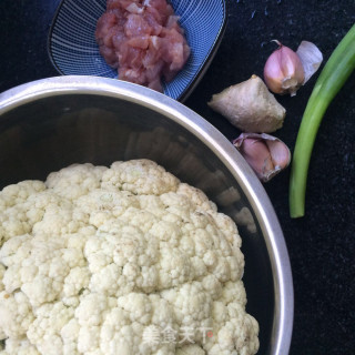 Stir-fried Cauliflower with Diced Pork recipe