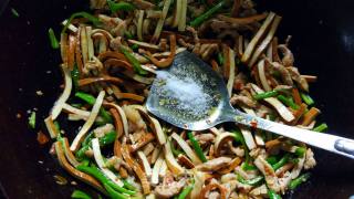 Meat Dishes—shredded Pork with Green Pepper and Dried Beans recipe