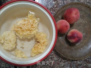 Peach and Tremella Soup recipe