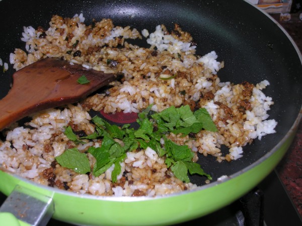 Fried Rice with Meat Sauce and Mint recipe