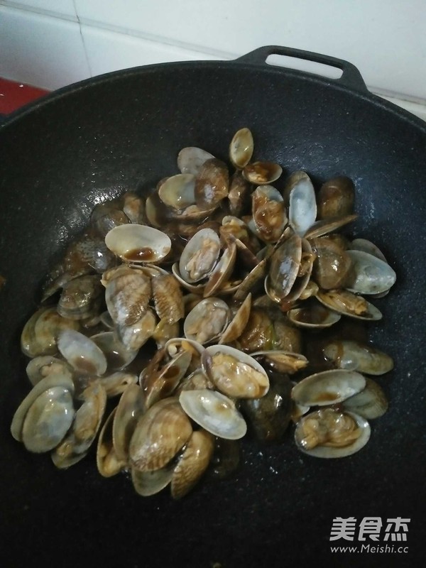 Stir-fried Clam with Sauce recipe