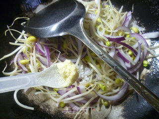 Fried Soy Sprouts with Purple Onion recipe