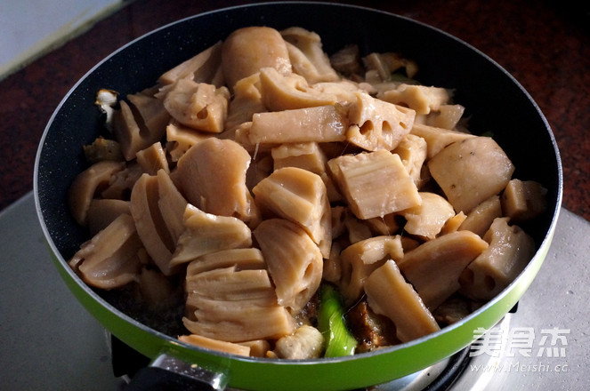 Braised Pork Belly with Lotus Root recipe