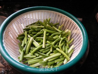 Garlic Stalks Fried Fragrant and Dried recipe