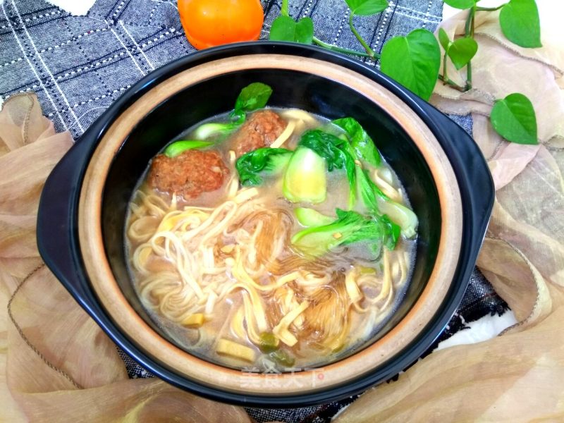 Enoki Mushroom Tofu Shredded Vermicelli in One Pot