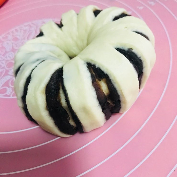Red Bean Rolls, Cute and Delicious recipe