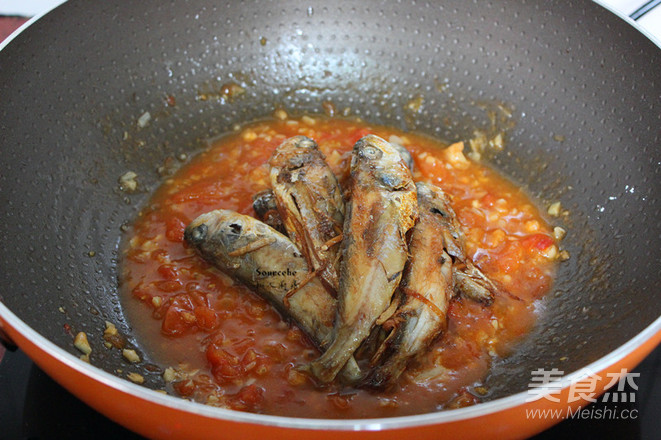 Small Yellow Croaker with Tomato Sauce recipe