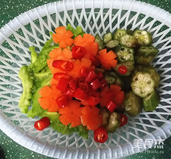 Bitter Gourd and Egg Fried Red Okra recipe