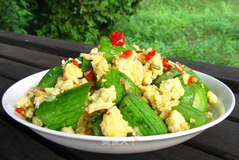 Scrambled Eggs with Chopped Pepper and Loofah recipe