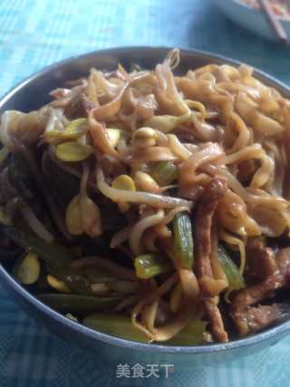 Braised Noodles with Celery and Pork recipe