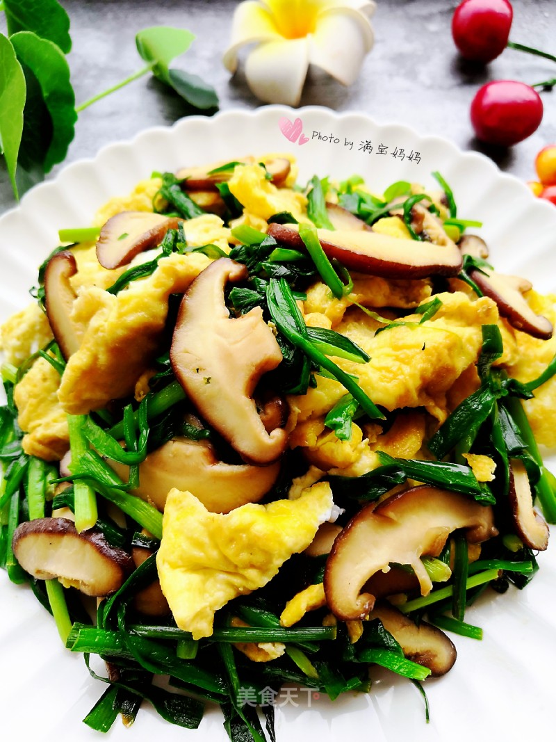 Scrambled Eggs with Chives and Mushrooms recipe