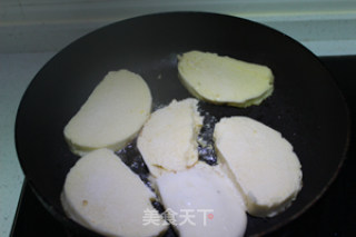 Nutritious Breakfast-mushroom Chicken Congee with Pan-fried Steamed Buns recipe