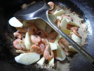 Stir-fried Shrimp with Zizania Root recipe