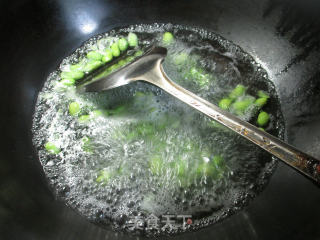 Stir-fried Pugua with Mushroom and Edamame recipe