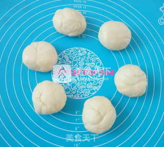Hand Kneaded Bean Paste Flower Bread recipe