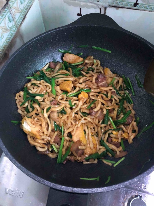 Stir-fried Noodles with Pork Belly and Dried Leek recipe