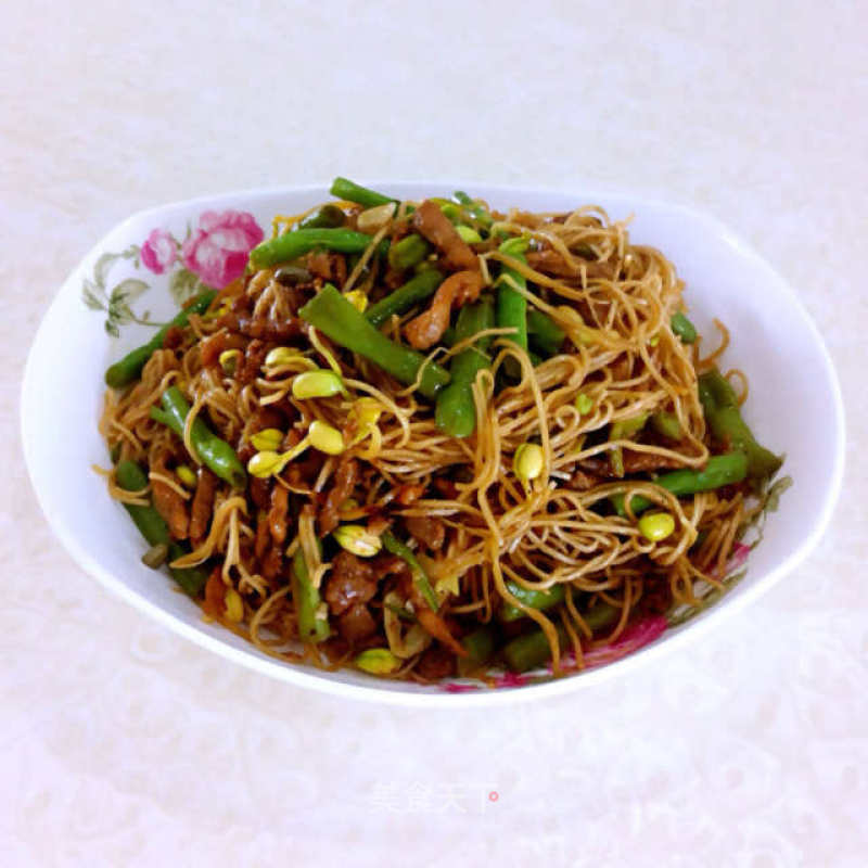 Braised Noodles with Shredded Pork recipe