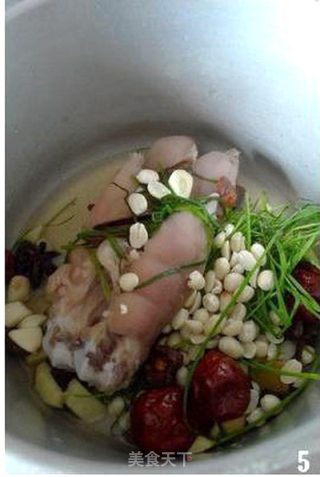 Peanuts, Red Dates, Corn and Pork's Feet Soup-a Nourishing Food that is Delicious recipe