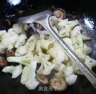 Stir-fried Cauliflower with Money Mushroom recipe