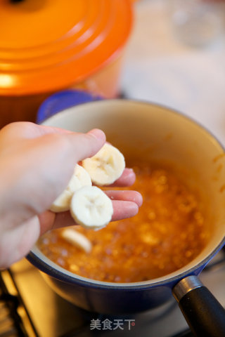 Muffins with Toffee Banana Sweet Sauce recipe