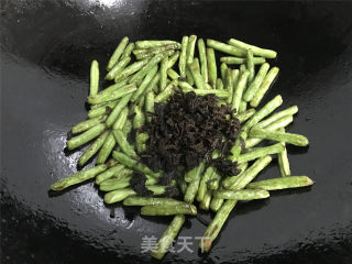 Green Beans with Prunes and Vegetables recipe