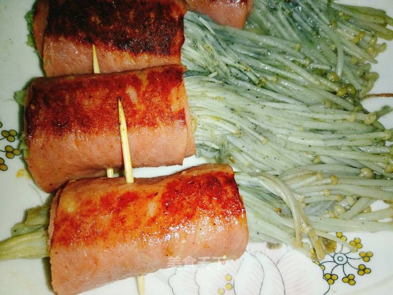 Flavored Bacon and Enoki Mushroom Roll recipe