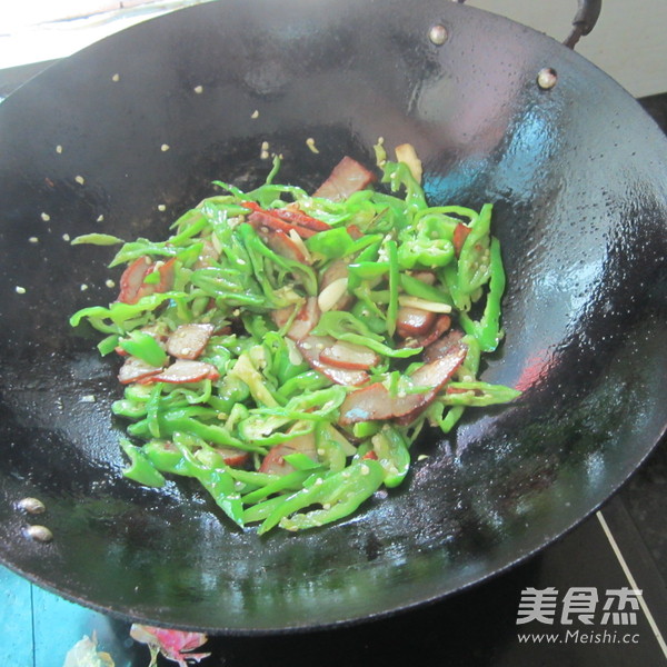 Stir-fried Barbecued Pork with Green Pepper recipe