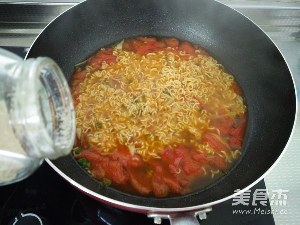 Instant Noodles with Tomato Sauce and Vegetables recipe