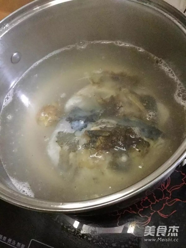 Wolfberry Leaf Fish Head Soup recipe