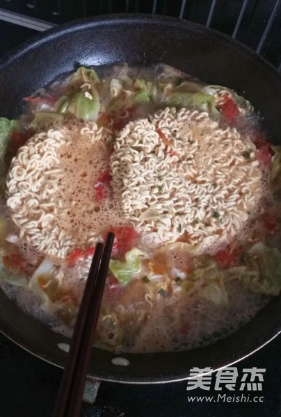 Instant Noodles with Tomato and Egg recipe