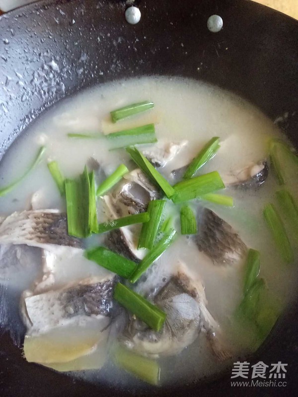 Garlic Crucian Fish Soup recipe