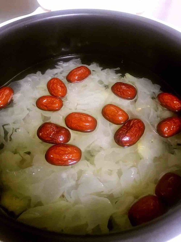 Red Dates, Lotus Seeds, Wolfberry, Longan and White Fungus Soup recipe