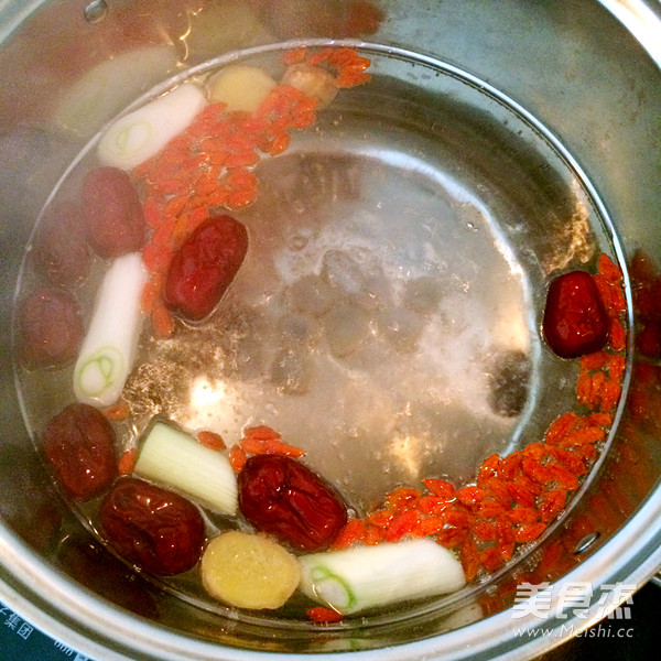 Red Dates and Longan Black Chicken Soup recipe