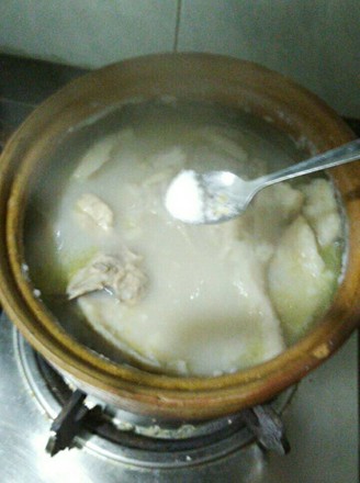 Durian Shell Pot Chicken Bone Soup