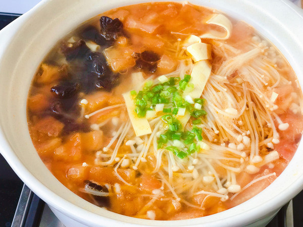 Enoki Mushroom and Fungus Tomato Soup recipe