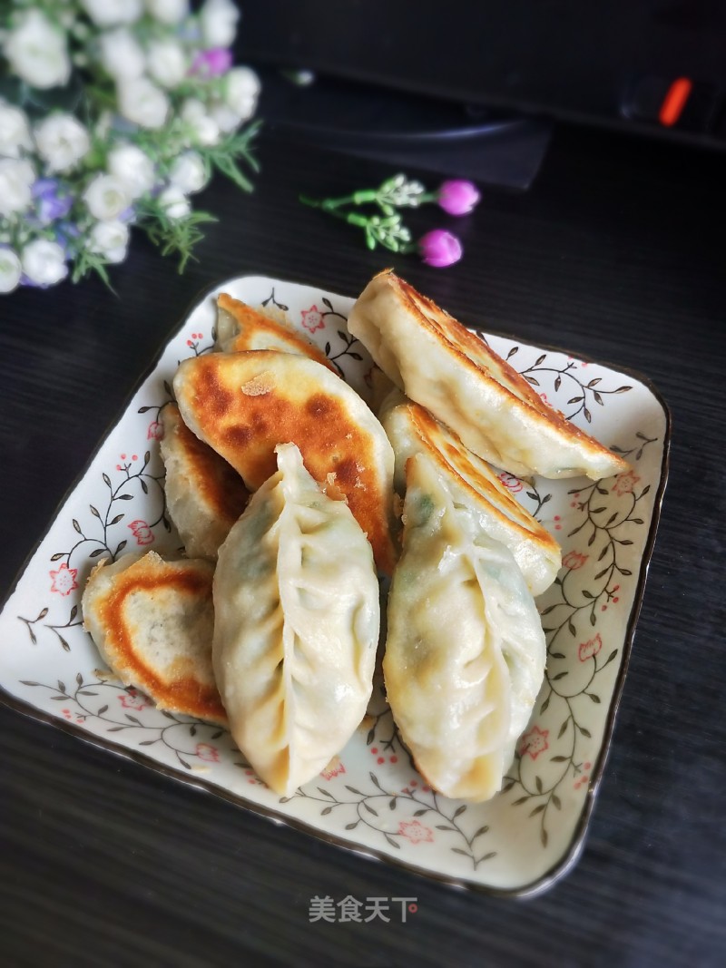 Fried Egg Dumplings with Chives
