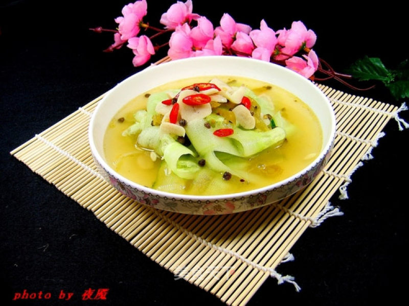 Cucumber Slices with Chilli Pepper
